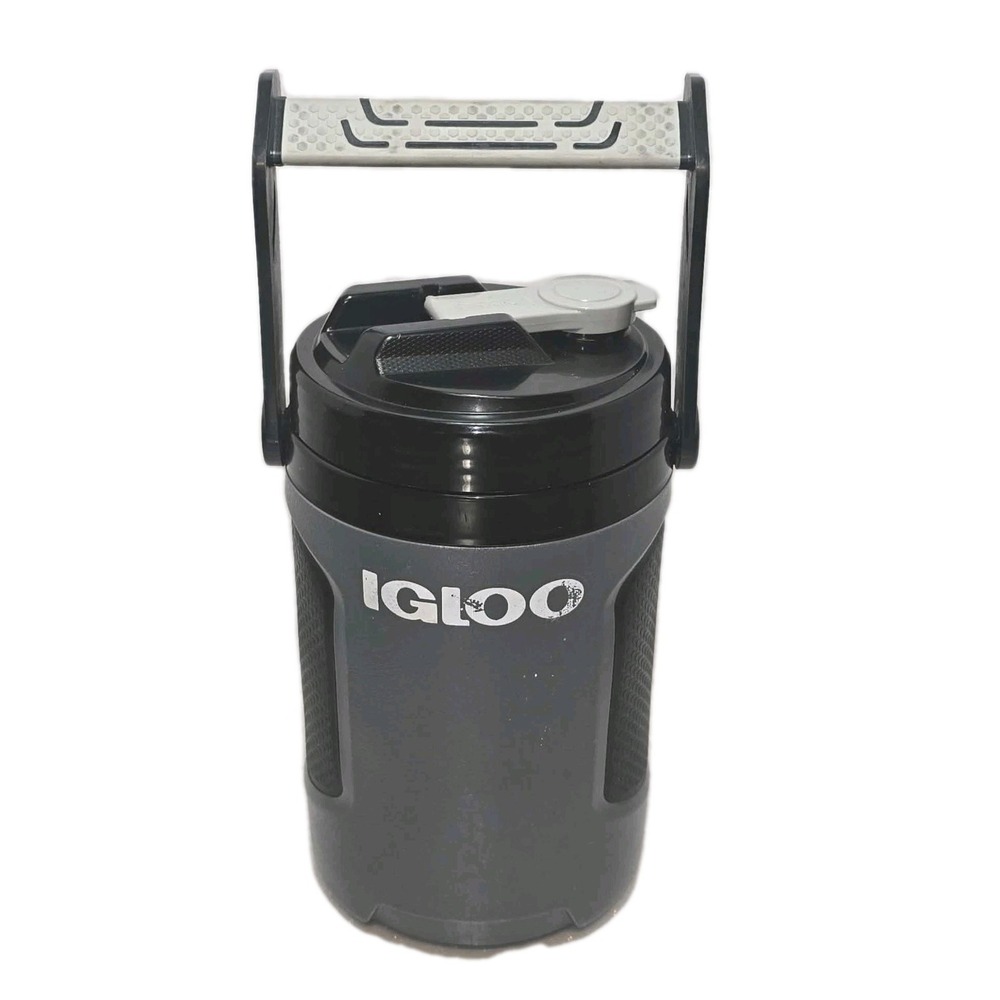 Igloo Latitude‎ Pro Half Gallon Beverage Jug - Gray/Black, Sports Hooks